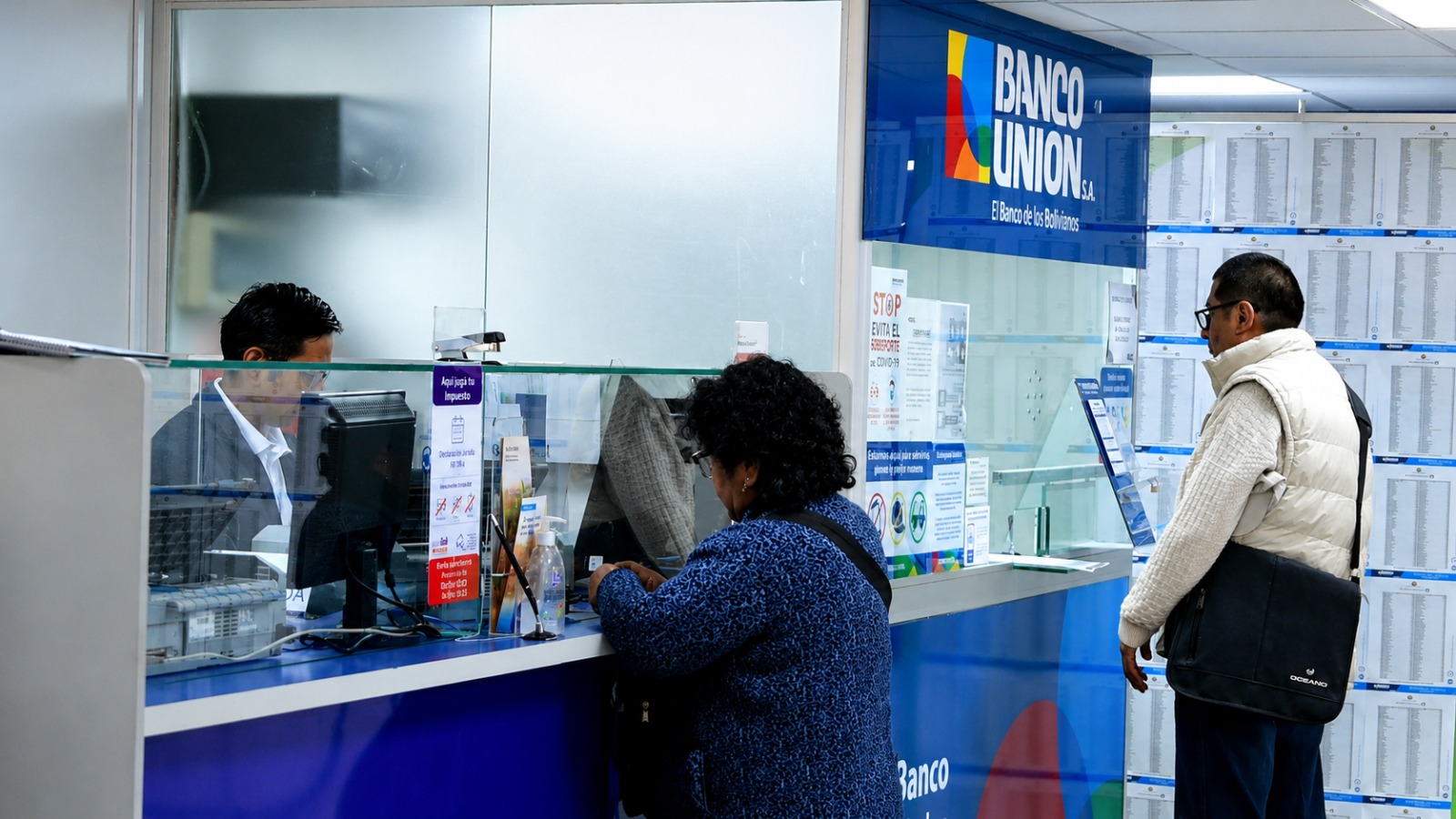 Cada entidad del sistema bancario nacional está procesando las listas para habilitar paulatinamente las operaciones bancaria. Foto: Impuestos.