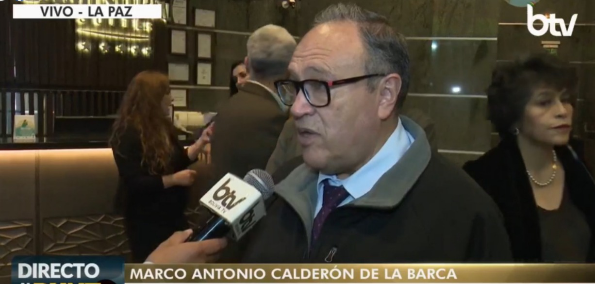 El ministro de Minería y Metalurgia, Marco Antonio Calderón, en contacto con Bolivia Tv. Imagen: Captura.
