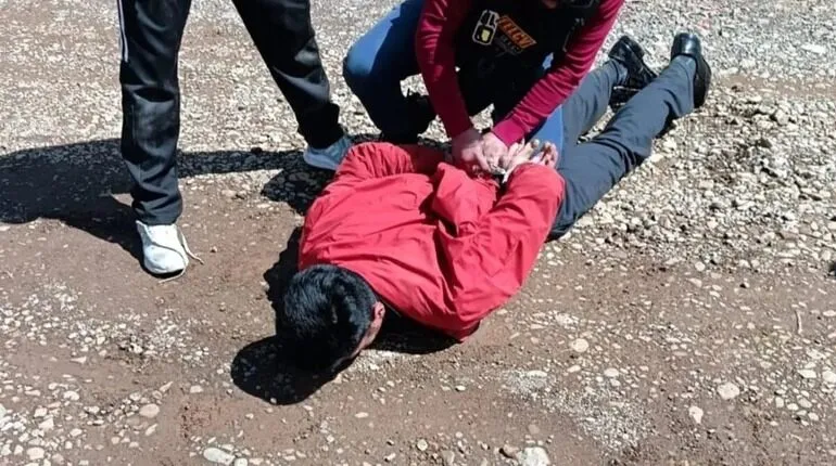 El hombre fue capturado tras una persecución.