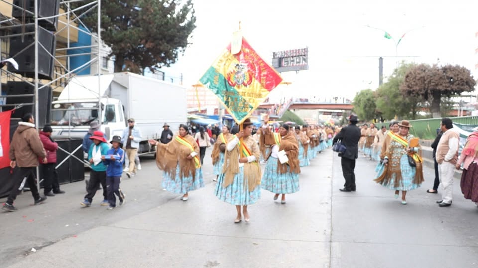 Desfile en la avenida 6 de Marzo de El Alto: Foto: COR archivo.