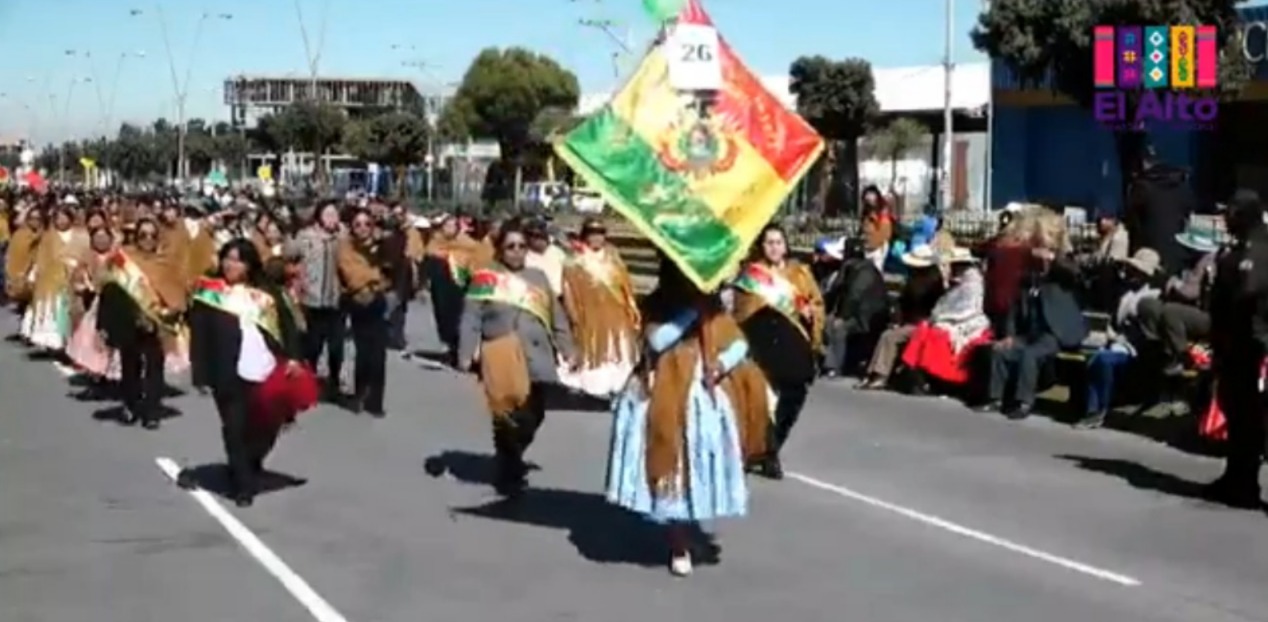 El desfile recorre por la avenida Ladislao Cabrera de El Alto. Imagen: Captura.
