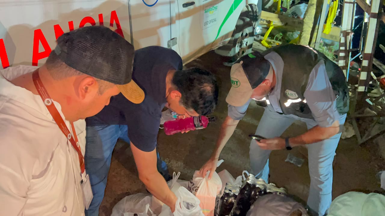 Se realiza la entrega continua de alimentos y bebidas hidratantes para el personal que combate el incendio. Foto: MDPRyA.