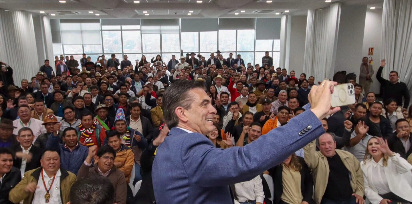 El presidente Rodrigo Paz Pereira durante una reunión con los alcaldes. Foto: Archivo.