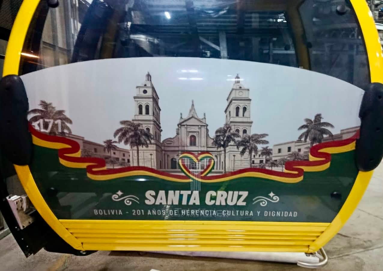 Las cabinas llevan imágenes representativas de distintos departamentos. Foto: Mi Teleférico.