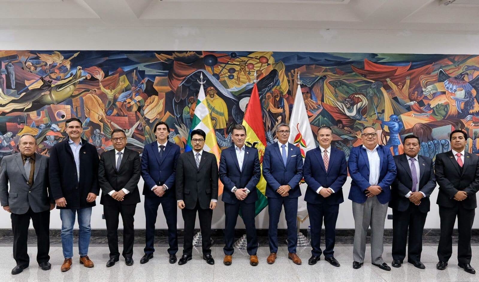 El presidente Rodrigo Paz junto a los miembros de su gabinete de Estado