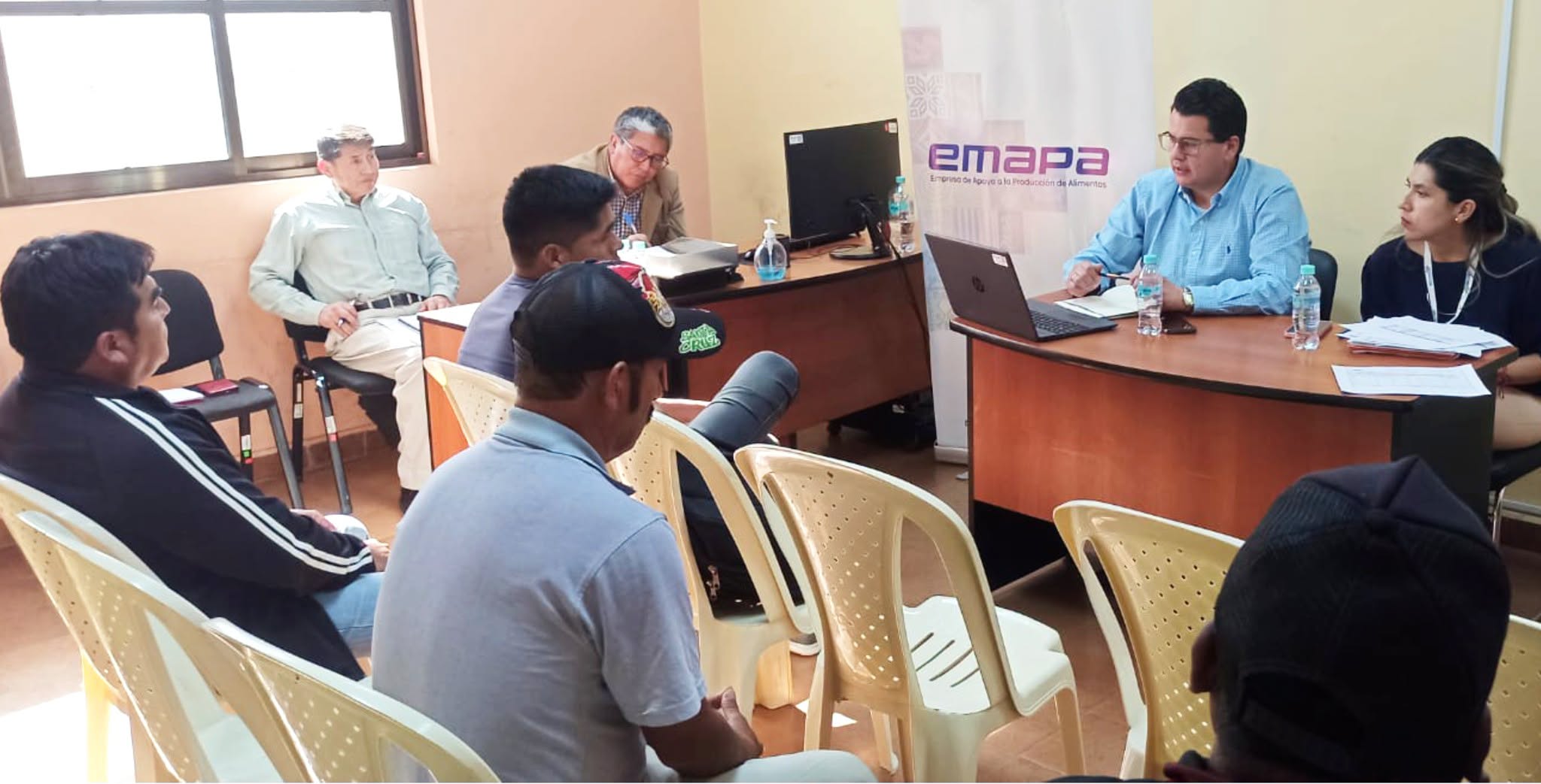 Ejecutivos de Emapa y productores se reunieron. Foto: Emapa.