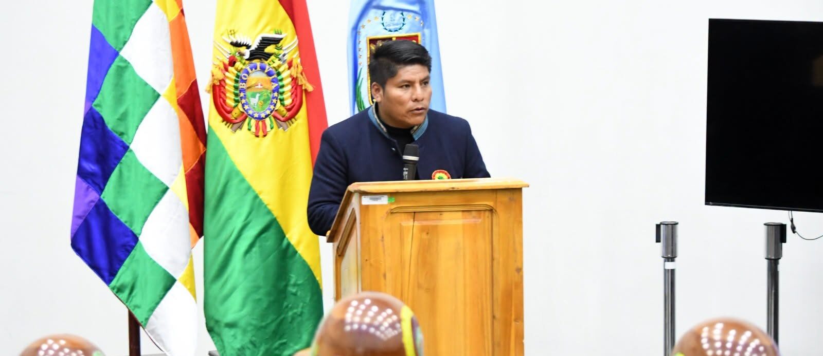 El gobernador Leonardo Loza durante un acto. Foto: Gobernación de Cochabamba.