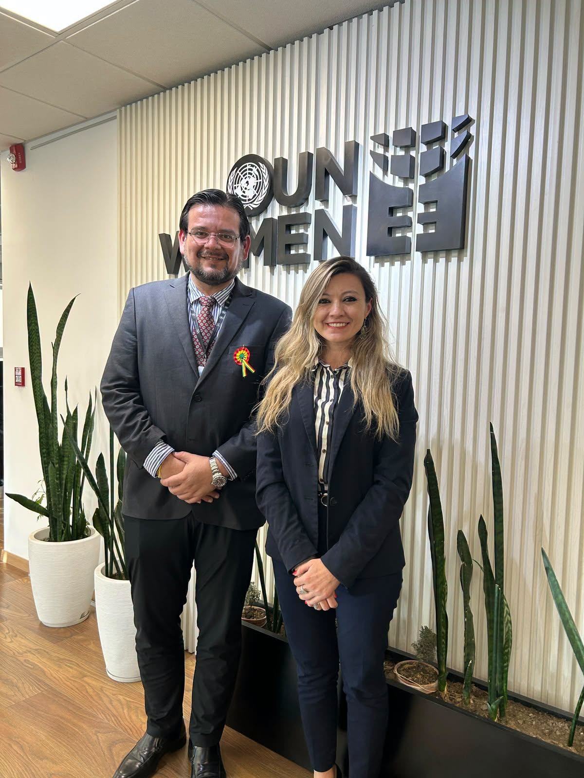 La jefa de la Oficina de ONU Mujeres en Bolivia, Andrea Llerena, y el director del INE, Jorge Akamine. Foto: Redes sociales.