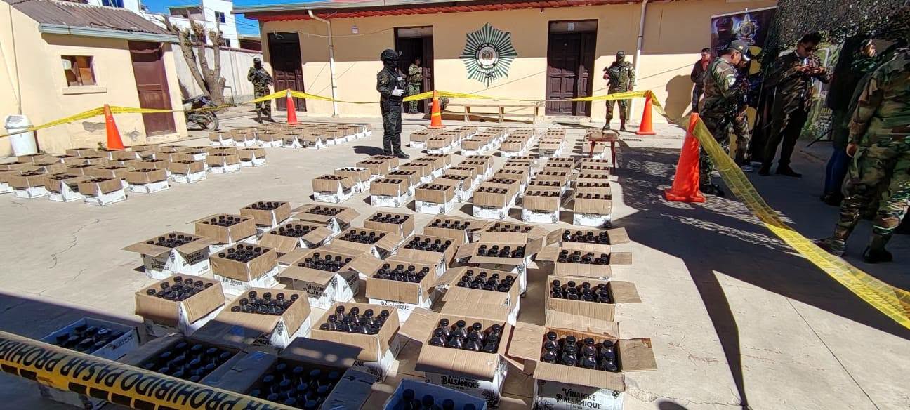 La fuerza antidroga exhibió las sustancias controladas. Foto: Felcn.