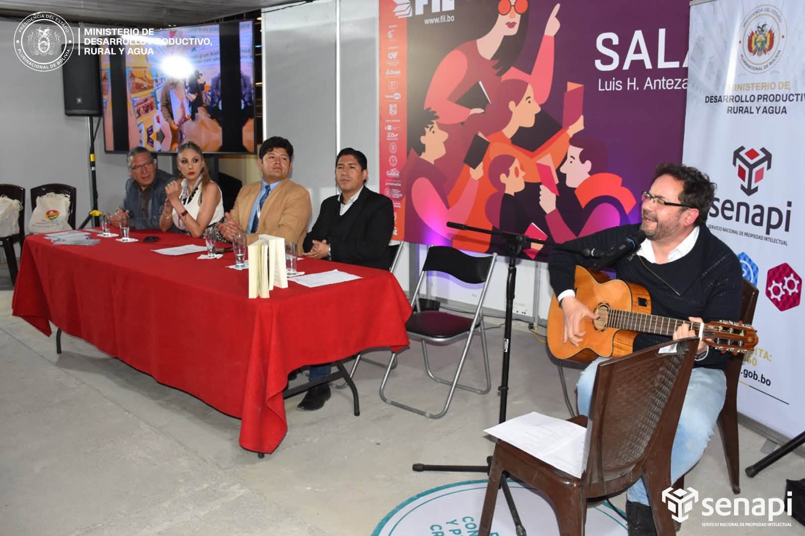 El stand del Senapi en la Feria del Libro de La Paz. Foto: Senapi.