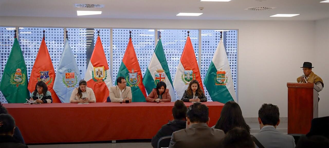 Legisladores sostuvieron una reunión con pobladores del Distrito Originario Suches. Foto: Cámara de Diputados.