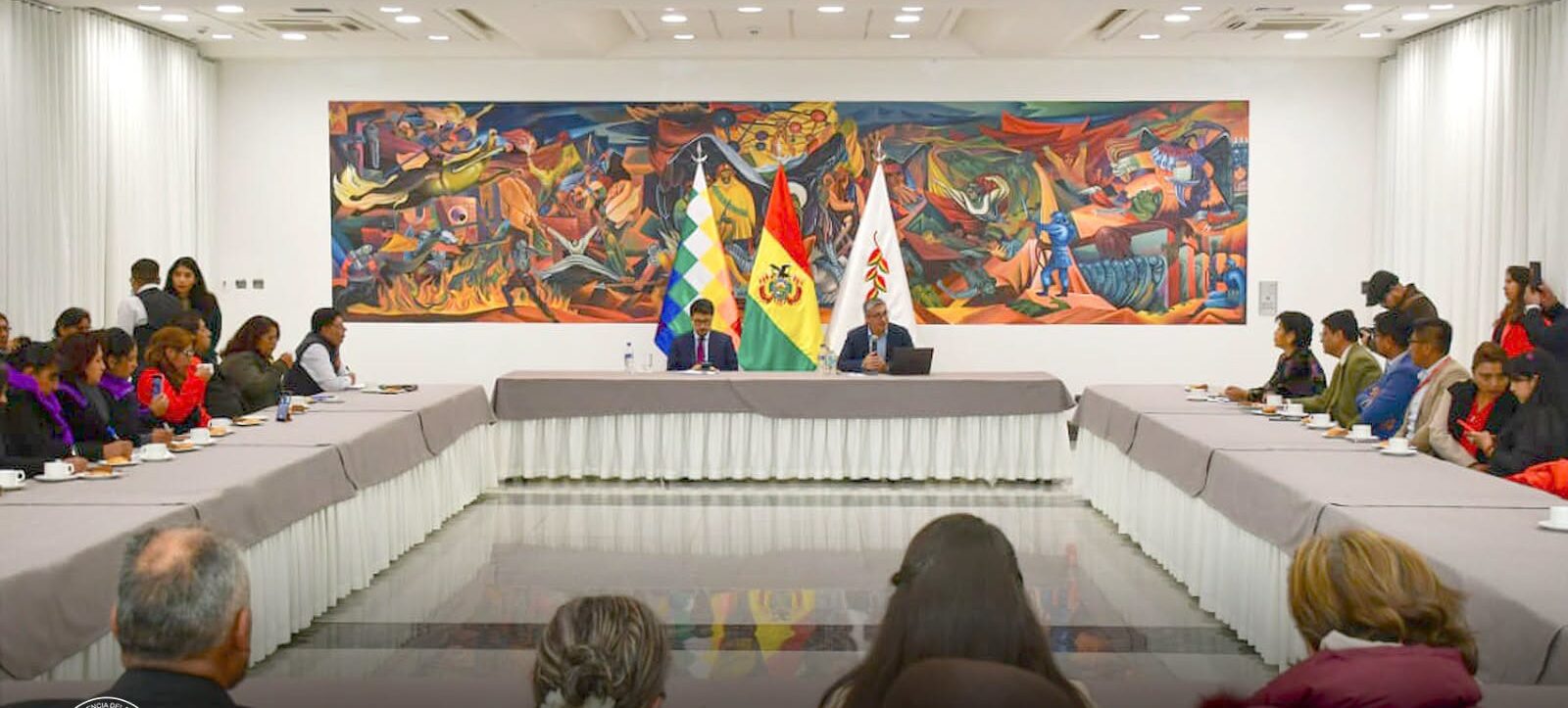 Autoridades del Ejecutivo durante la socialización de la Ley de Inversiones. Foto: Ministerio de Economía.