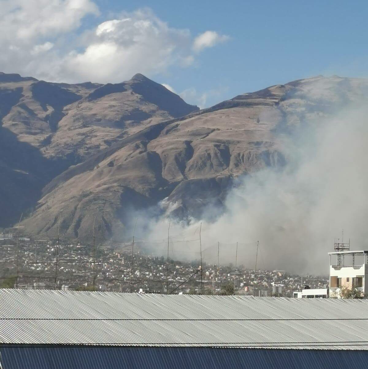 El fuego alcanzó áreas agrícolas, afectó sembradíos y ganado