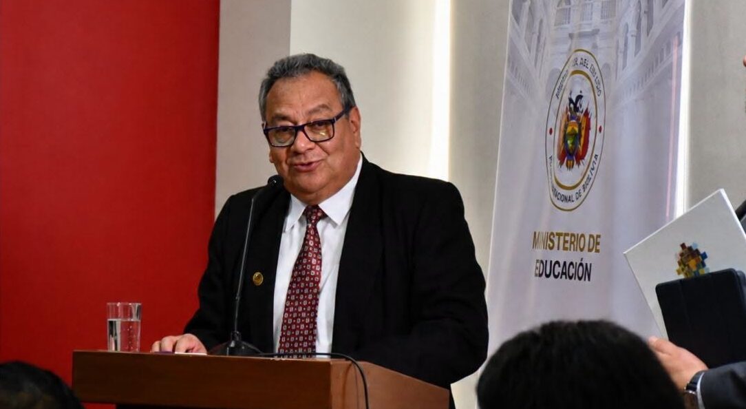 El ministro Erick Sanjinés durante un acto anterior. Foto: Archivo/Ministerio de Educación.