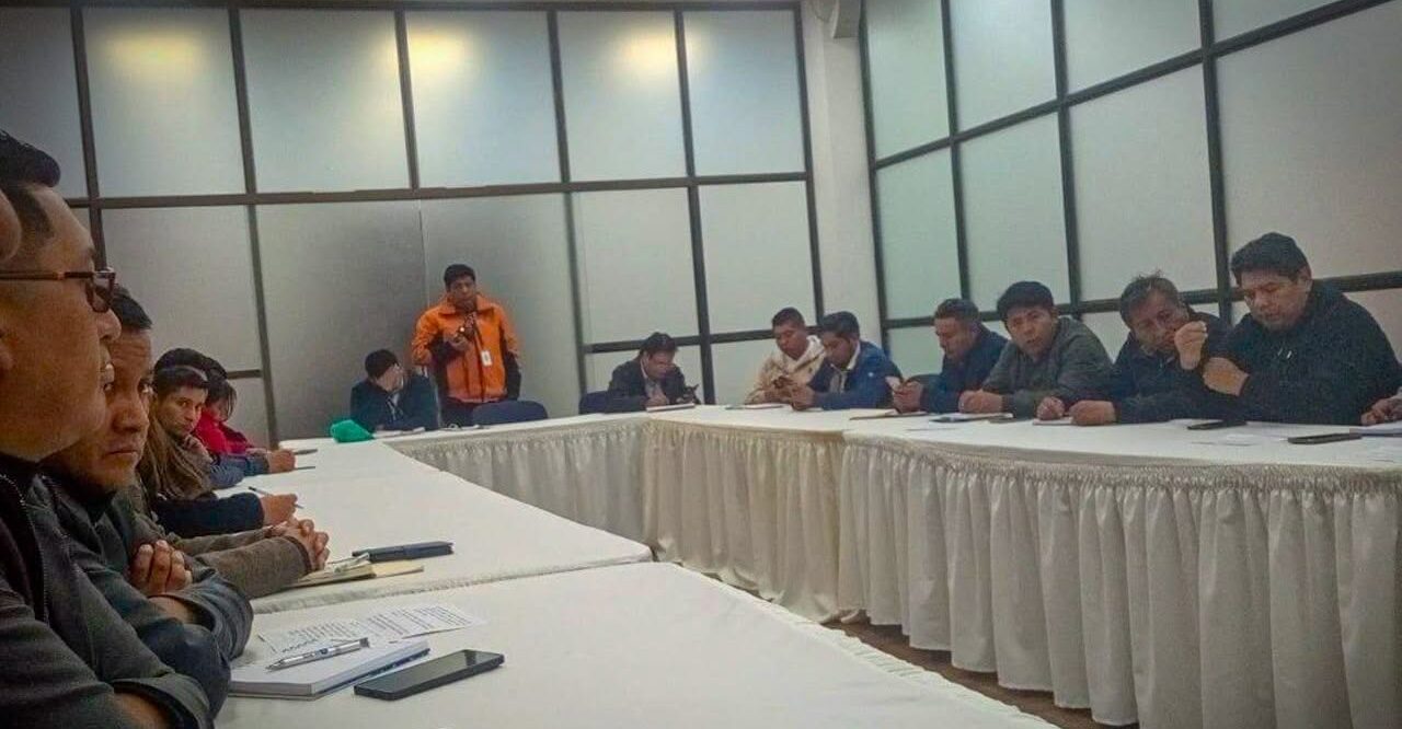 Viceministros, legisladores y alcaldes sostuvieron una reunión en La Paz. Foto: Cámara de Diputados.
