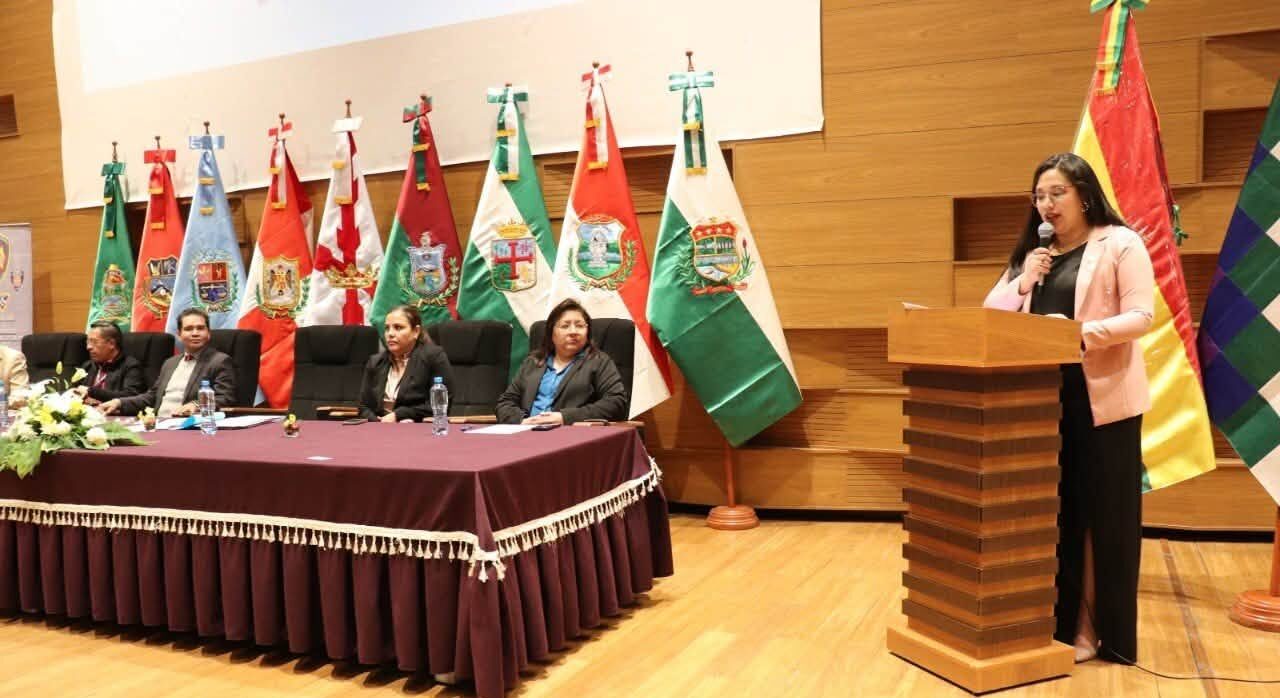 La diputada Kattia Arando Sandoval socializa el proyecto de ley. Foto: Cámara de Diputados.