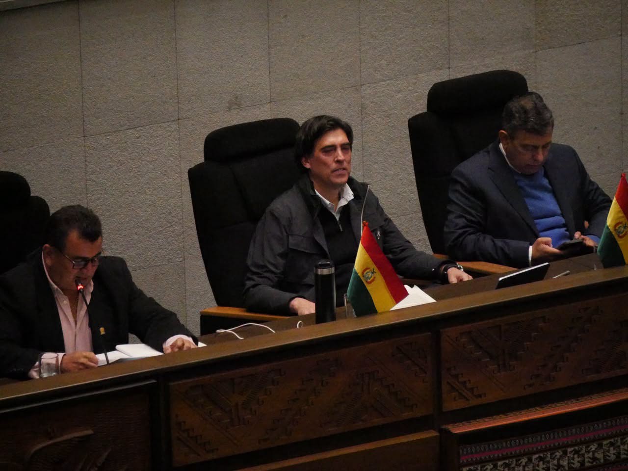El ministro Mauricio Zamora en la sesión de la Asamblea Legislativa. Foto: MOPSV.