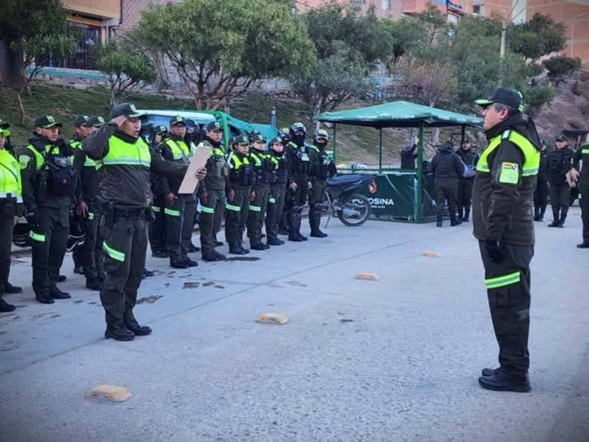 Los servidores policiales desarrollan tareas de prevención y control. Foto: Policía Boliviana.