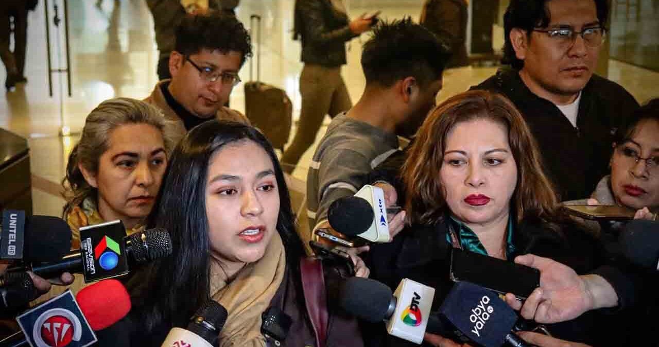 Las legisladoras Cielo Berrios y Daniela Anagua. Foto: Cámara de Diputados.