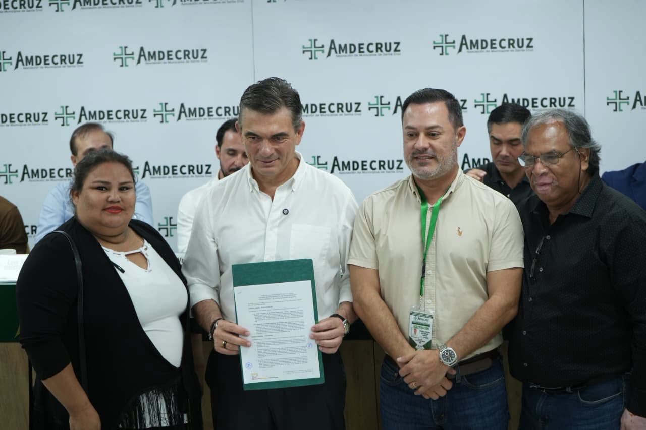 El presidente Rodrigo Paz participó en el acto de firma de convenios. Foto: Ministerio de Producción.