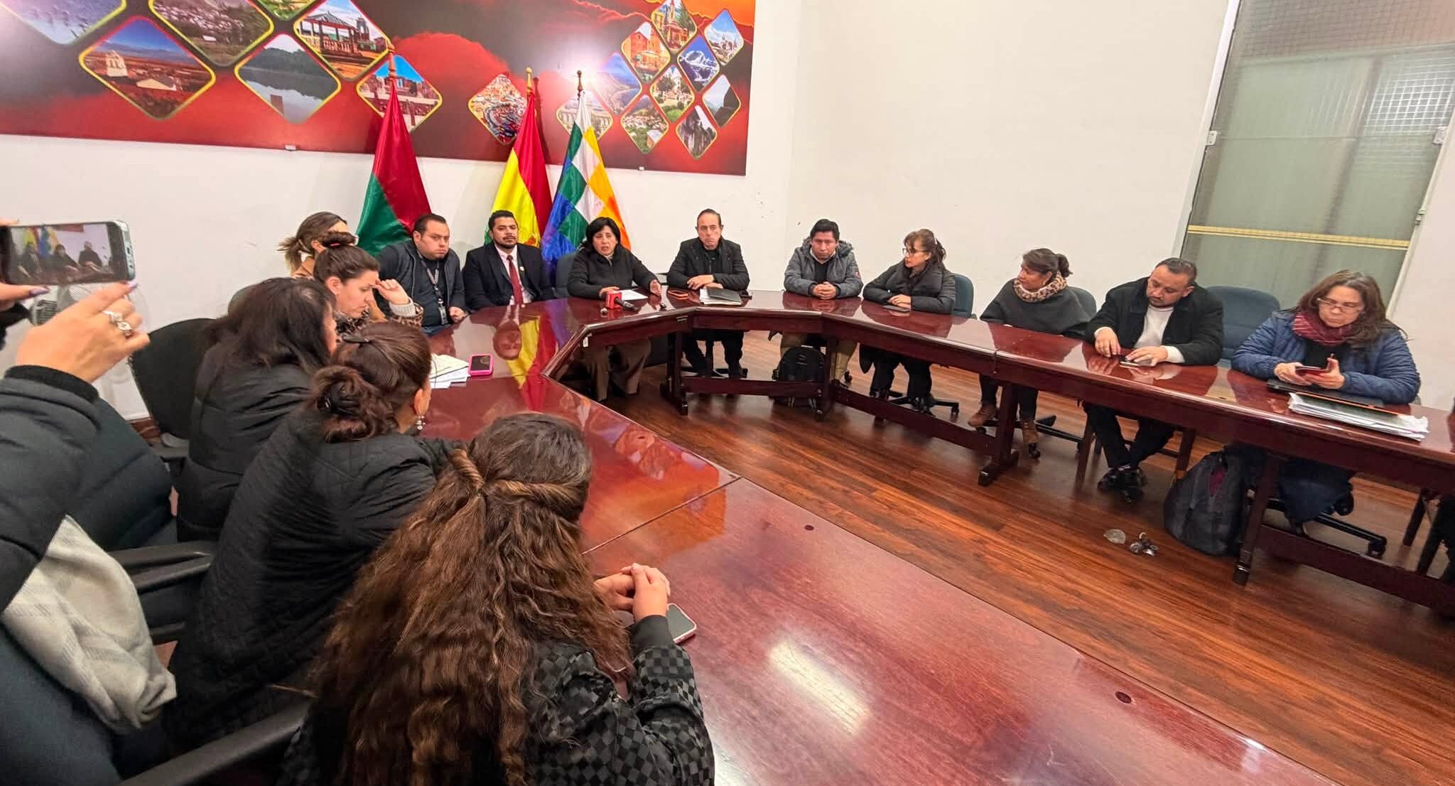Legisladores de La Paz convocaron al diálogo para solucionar el conflicto por la basura. Foto: Brigada Parlamentaria de La Paz.