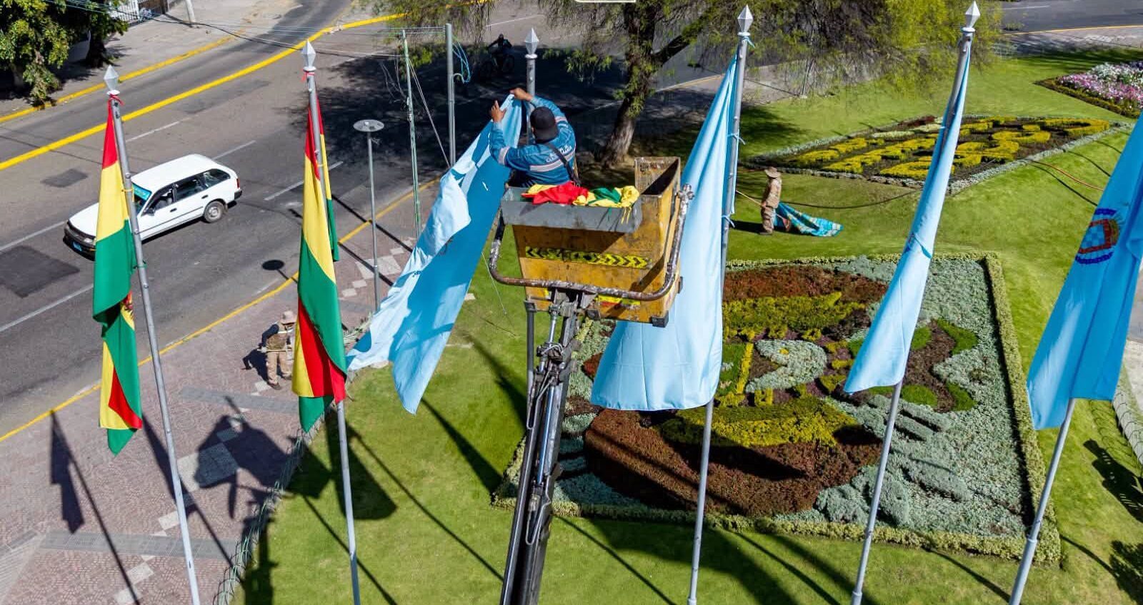 La bandera de Cochabamba flamea en diferentes zonas. Foto: GAMC.