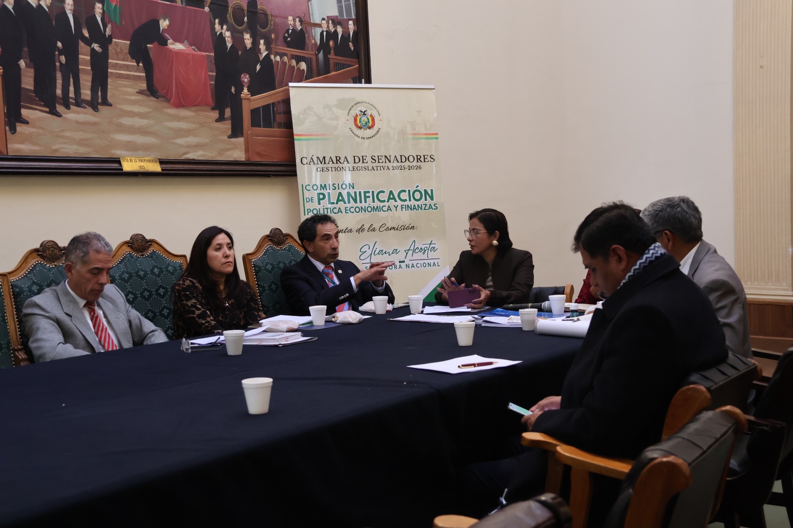 El gerente ejecutivo de Mi Teleférico, Christian Eduardo Rojas, expuso ante los legisladores los argumentos técnicos. Foto: Mi Teleférico.