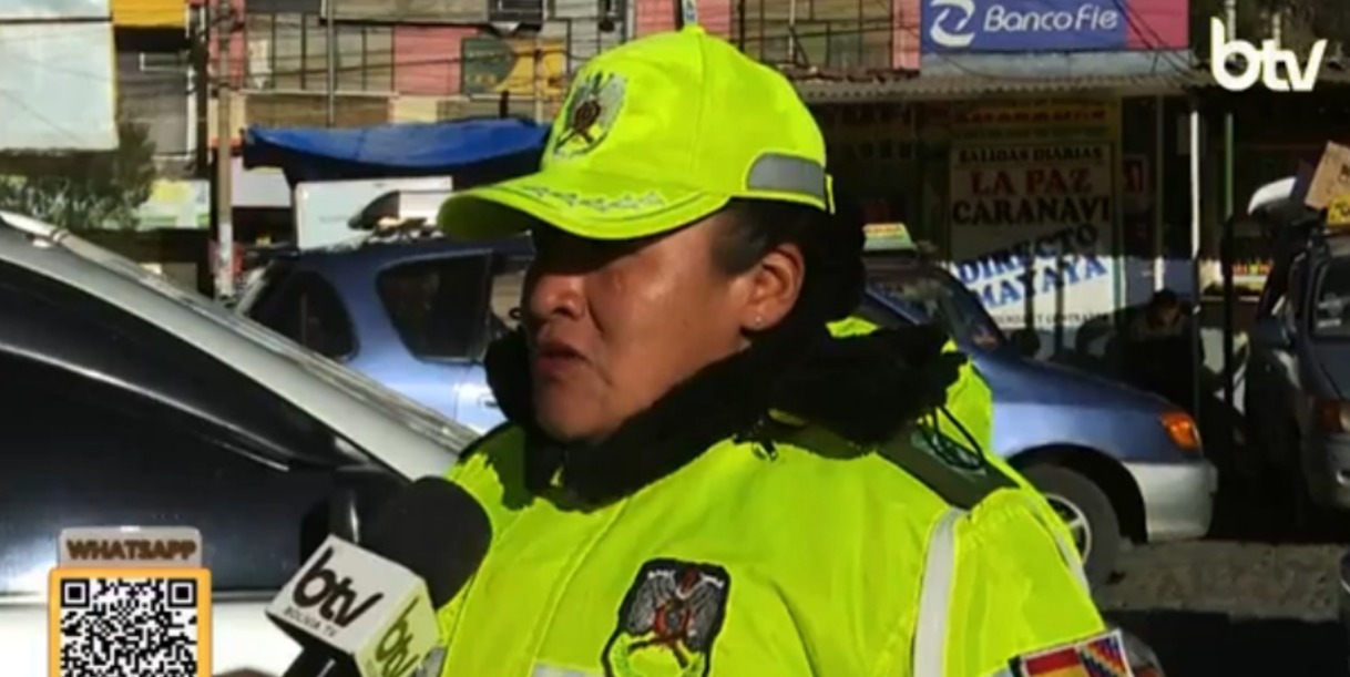 La suboficial Juana Hidalgo, desde Minasa, en contacto con Bolivia Tv. Imagen: Captura.