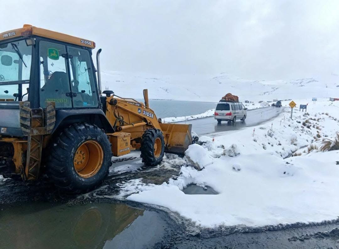 Trabajos de limpieza que realizó la ABC por las nevadas. Fotos: ABC.