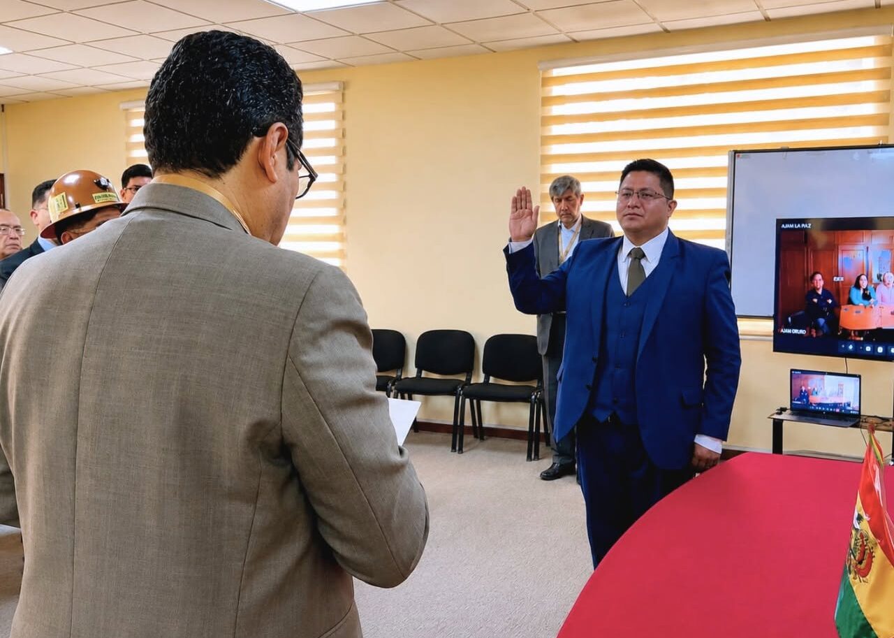 Posesión del nuevo director departamental de la AJAM en Cochabamba. Fotos: AJAM.