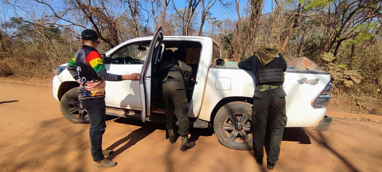 Dispositivo de seguridad instalado por la Policía Boliviana en Ascensión de la Frontera. Fotos: Comando Departamental Santa Cruz.