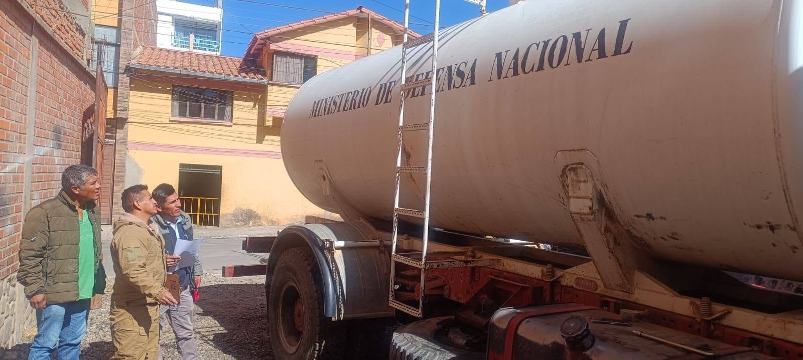 Entrega de un camión cisterna al Gobierno Autónomo Municipal de Villa Mojocoya. Fotos: Viceministerio de Defensa Civil.
