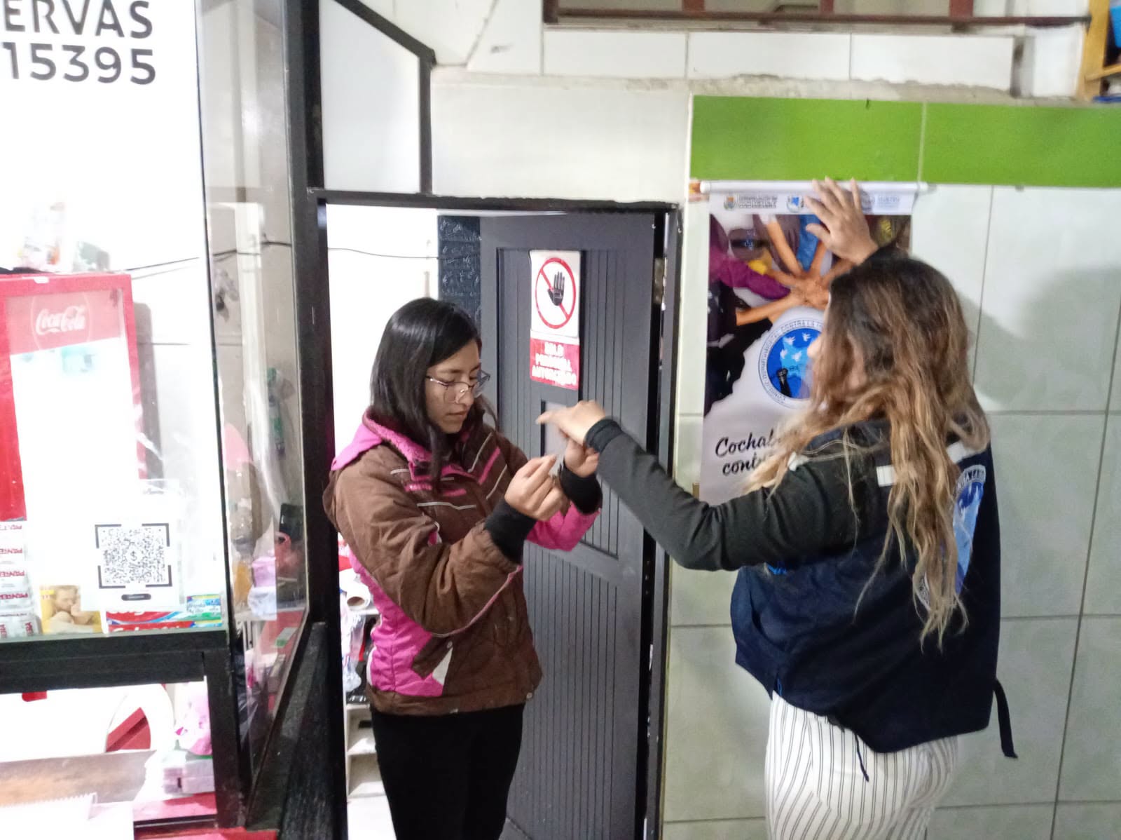 Controles en alojamientos en Quillacollo por la festividad de la Virgen de Urkupiña. Foto: Gobernación de Cochabamba.