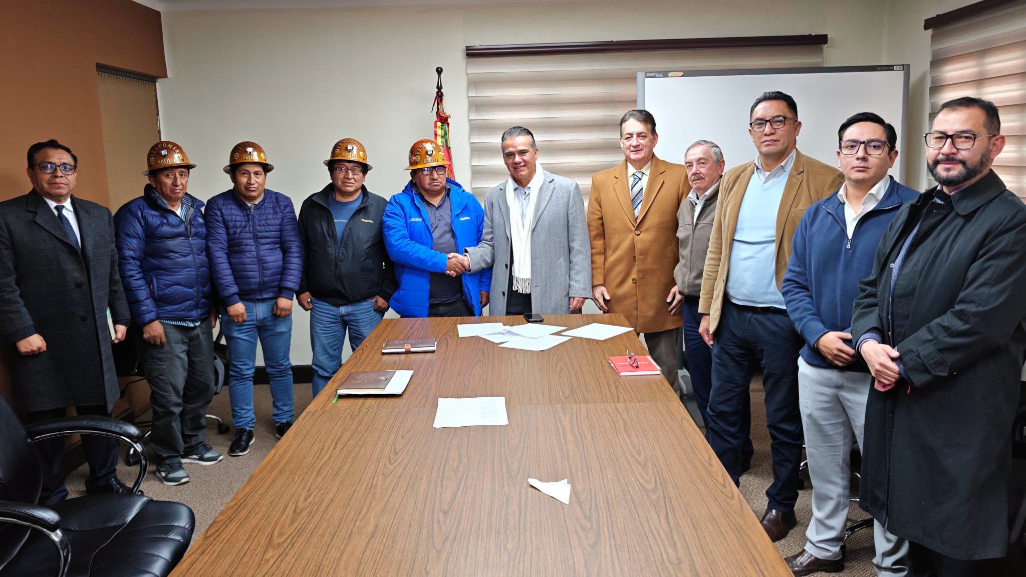Reunión desarrollada entre el Ministerio de Defensa, Fencomin y Maxam-Fanexa. Fotos: Ministerio de Defensa.