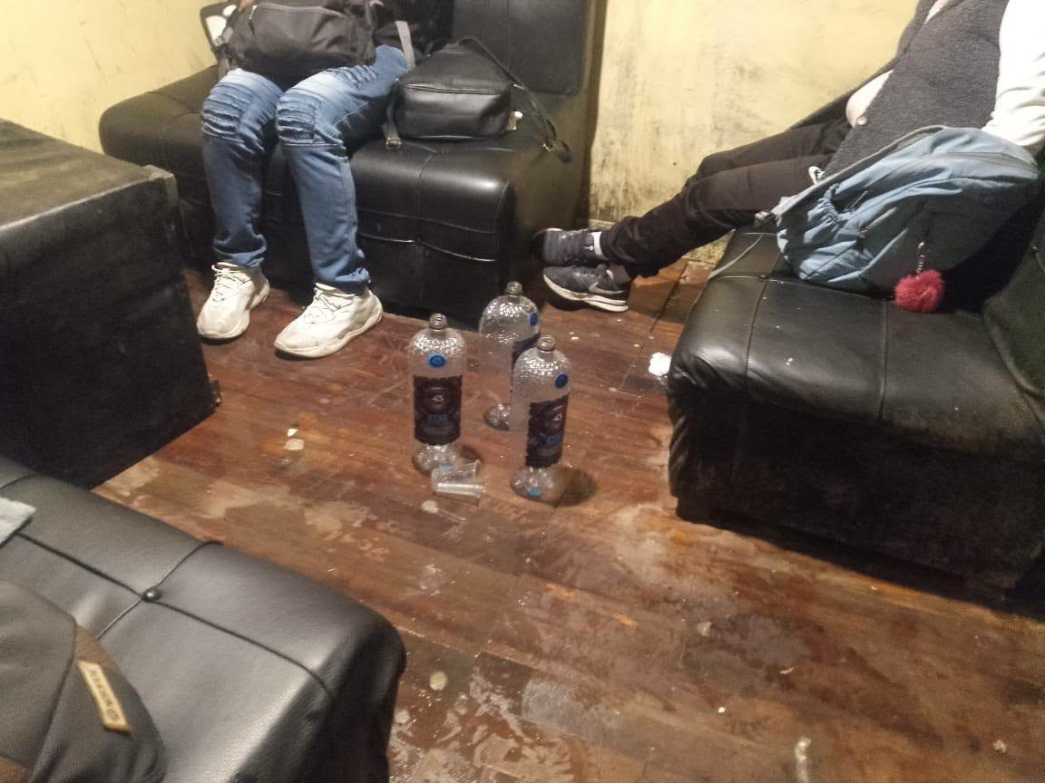 Bebidas alcohólicas encontradas en minicines de El Alto tras control. Fotos: Gamea.