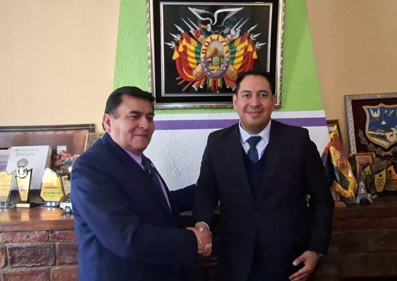 Reunión entre el Fiscal Departamental de Oruro y Cónsul de la República del Perú. Foto: Fiscalía General del Estado.