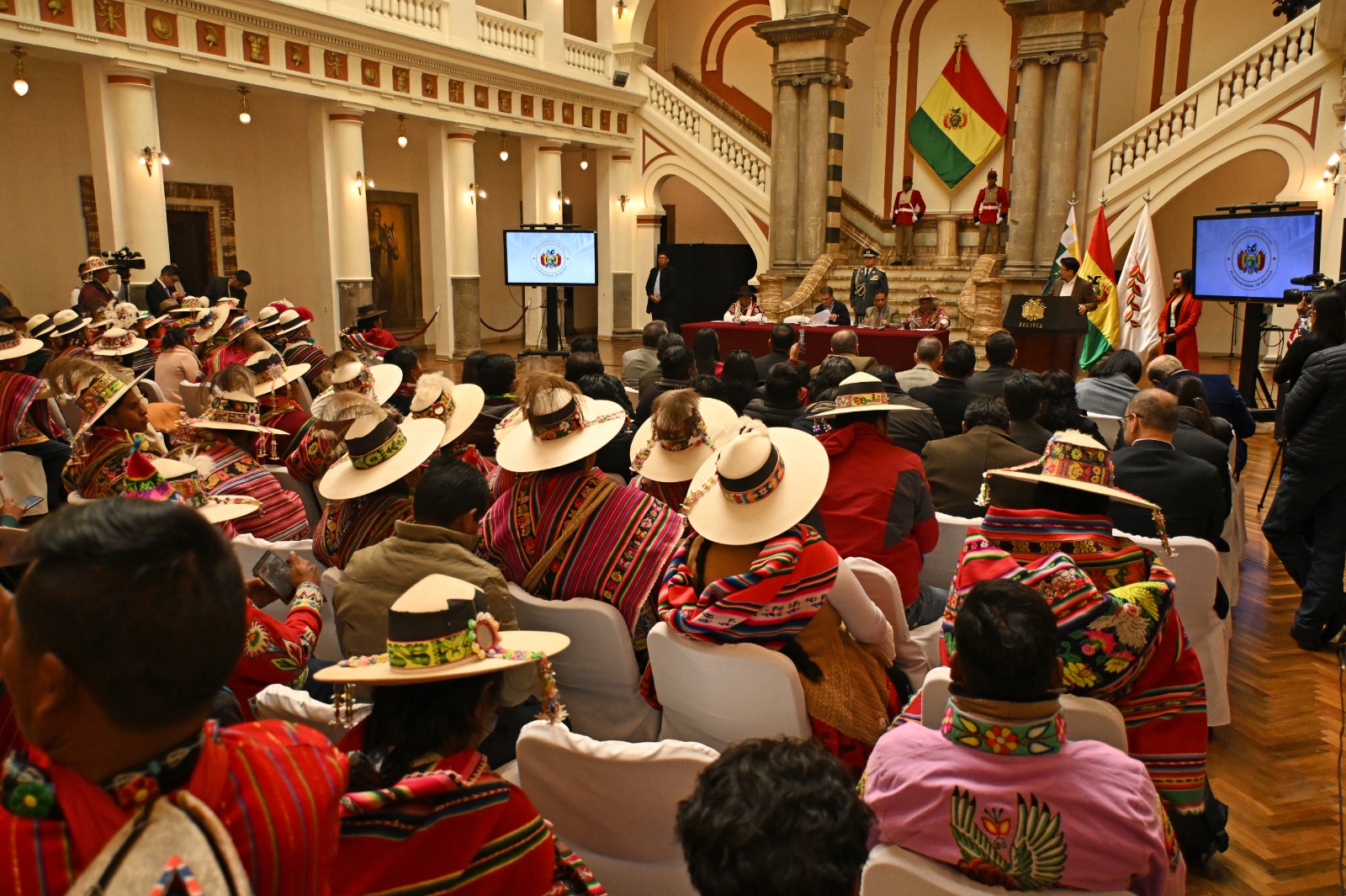 Autoridades de Gobierno participan en la primera sesión del Consejo de Desarrollo de los Ayllus en Paz. Foto: Oficina del Presidente.