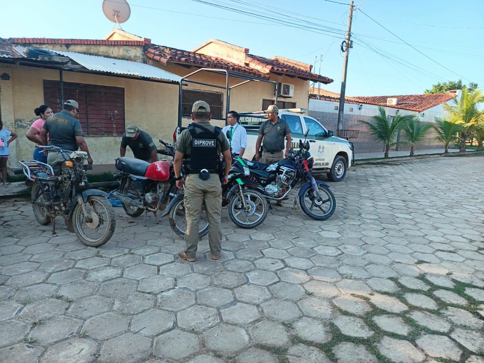 Secuestro de motocicletas presuntamente vinculadas a hechos delictivos en el Beni. Fotos: Comando Departamental de la Policía de Beni.