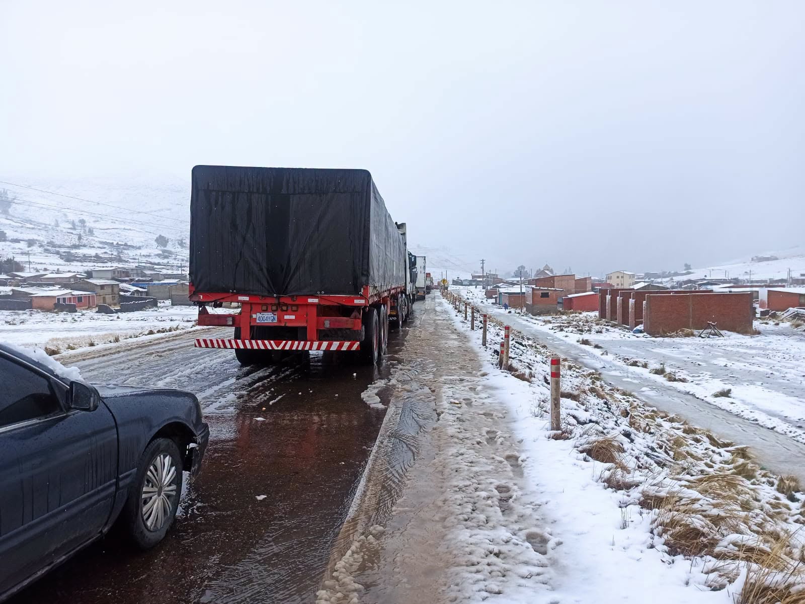 Nevada en el tramo Colomi- Aguirre, en la carretera nueva Cochabamba–Santa Cruz. Foto: ABC.