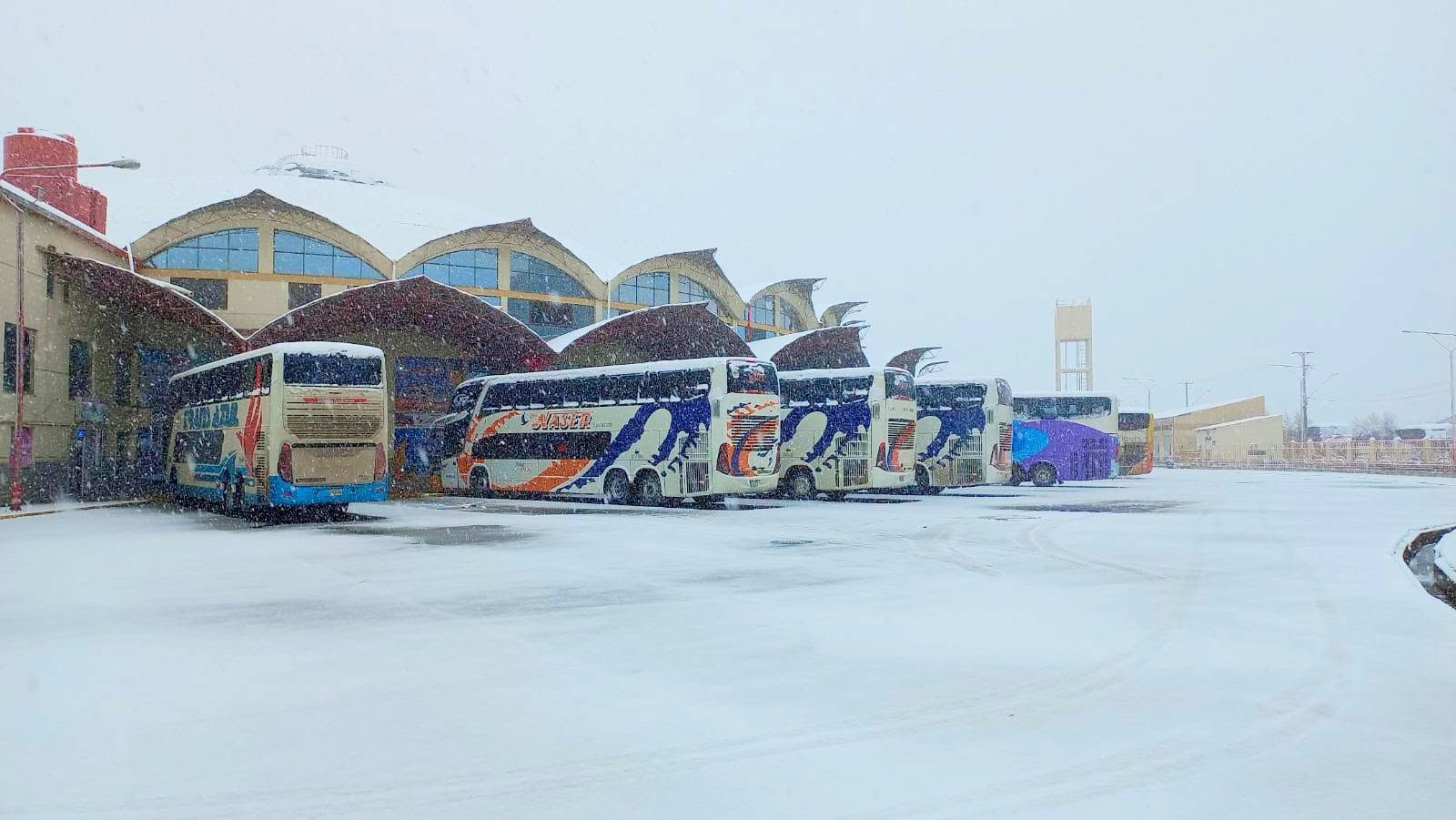 Nevada registrada en la terminal terrestre de Oruro el martes. Foto: Estación de Autobuses Oruro Ltda.