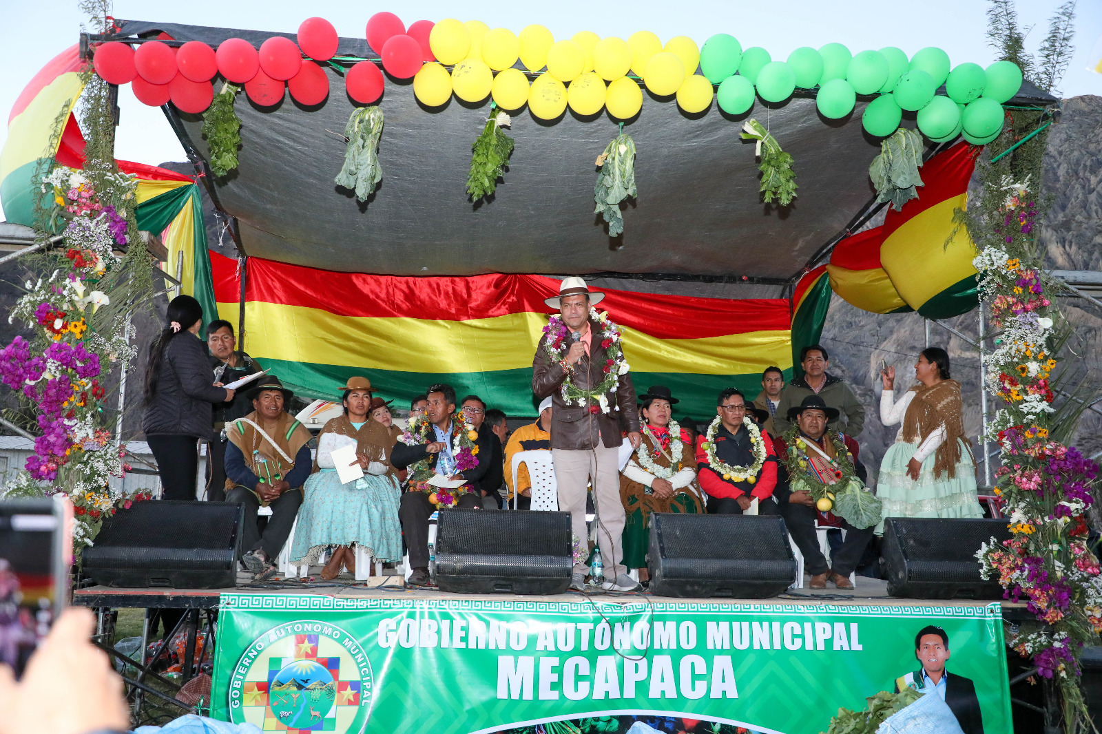 Gobernador de La Paz, Luis Revilla, en Mecapaca. Foto: Gobernación La Paz.