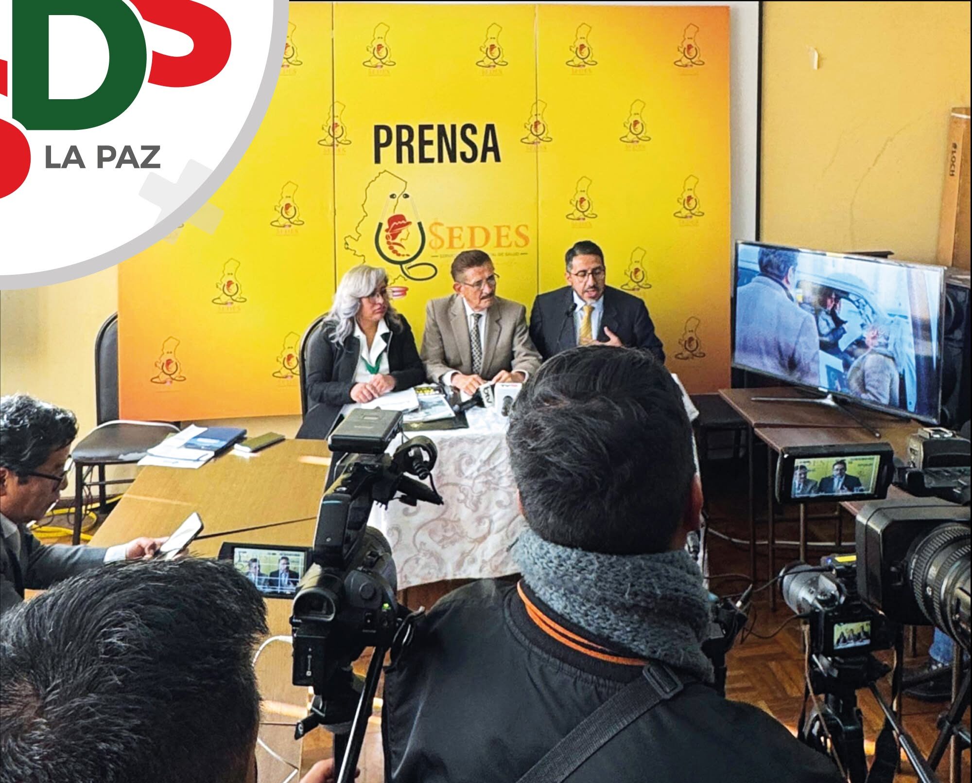 Conferencia de prensa del Sedes La Paz para alertar de cobros por puestos. Foto: Secretaría Departamental de Salud de La Paz.