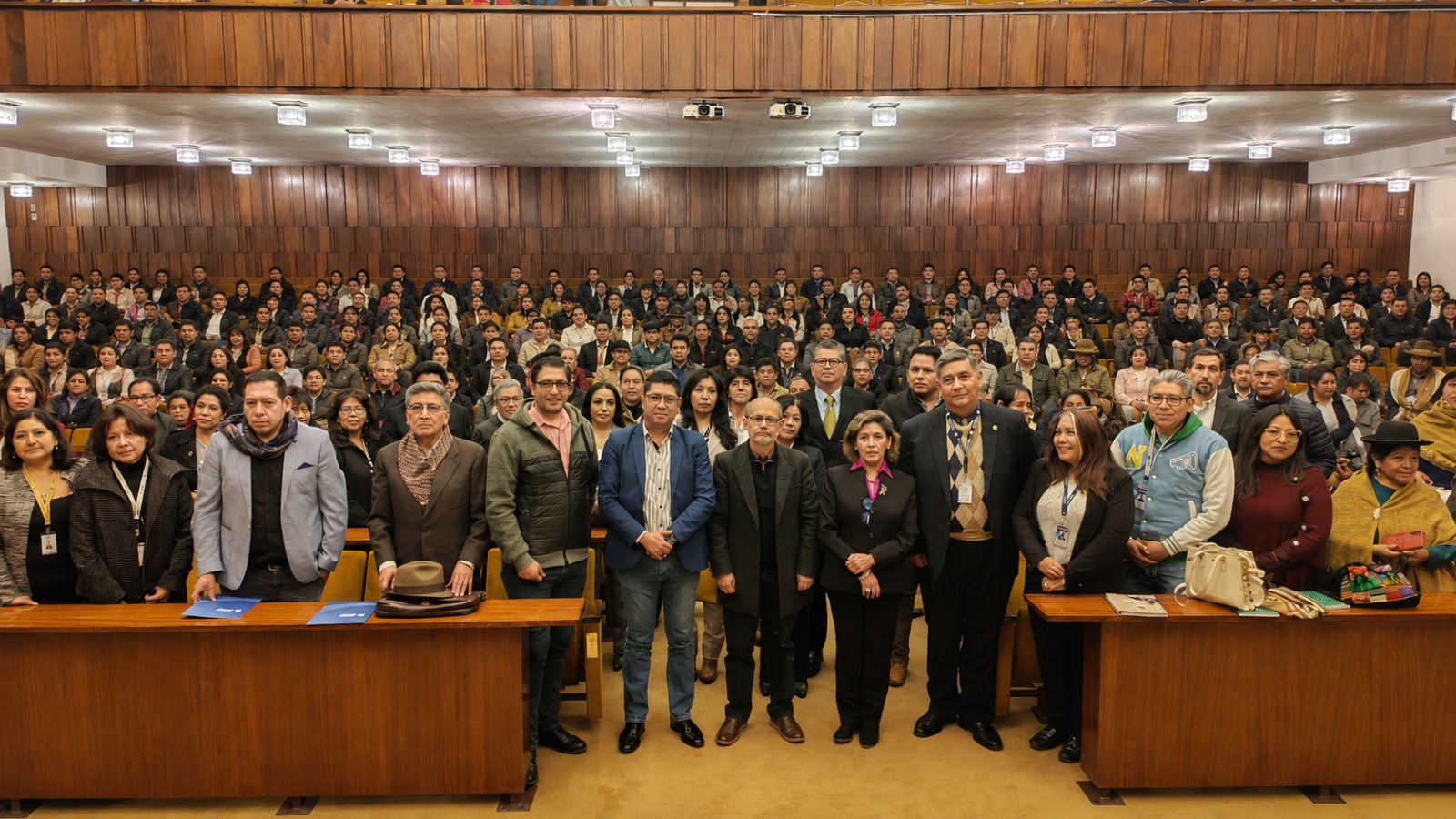 Autoridades presentes en el encuentro organizado por la Contraloría. Foto: CGE