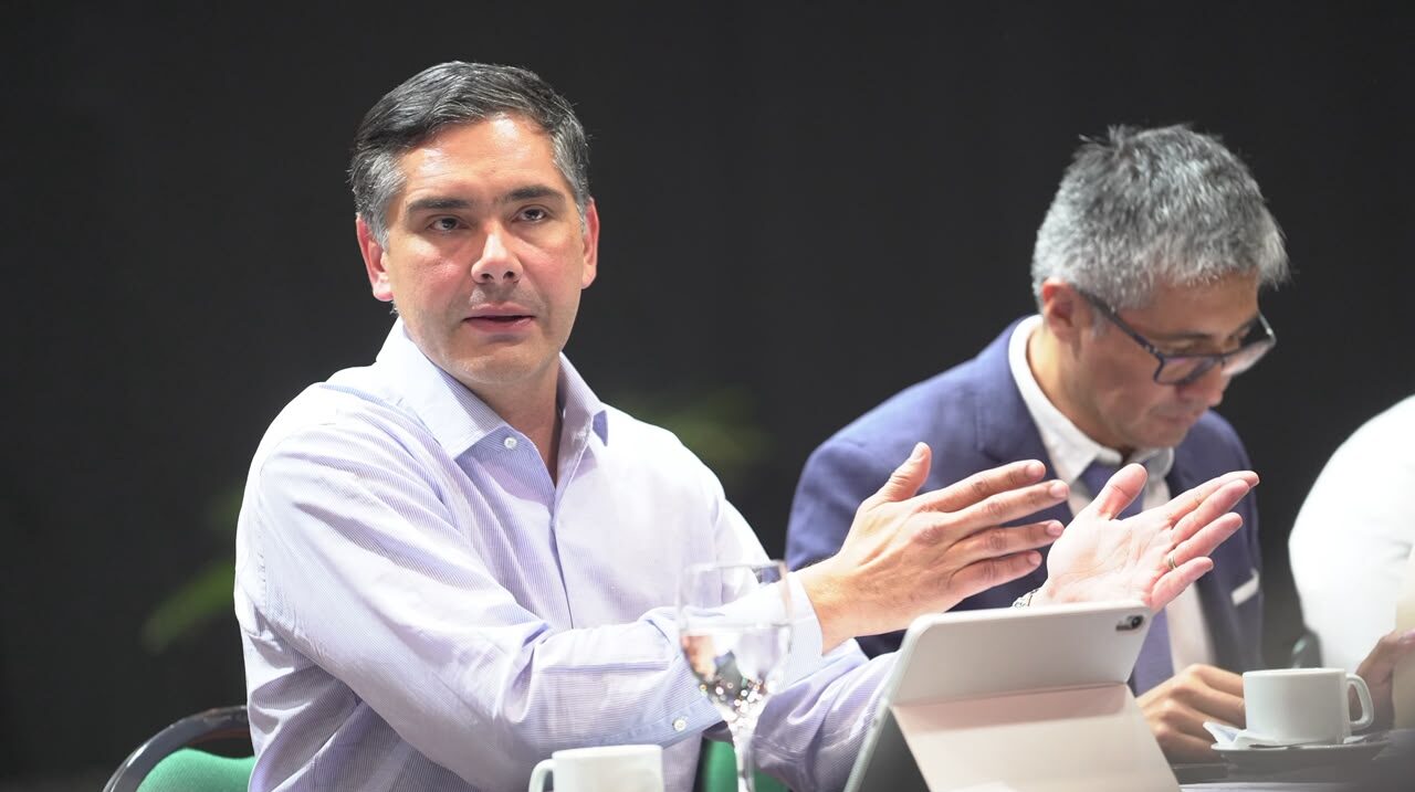 El anuncio fue realizado por los ministros de Desarrollo Productivo, Rural y Agua, Óscar Mario Justiniano, y de Economía y Finanzas Públicas, José Gabriel Espinoza, tras la reunión técnica.