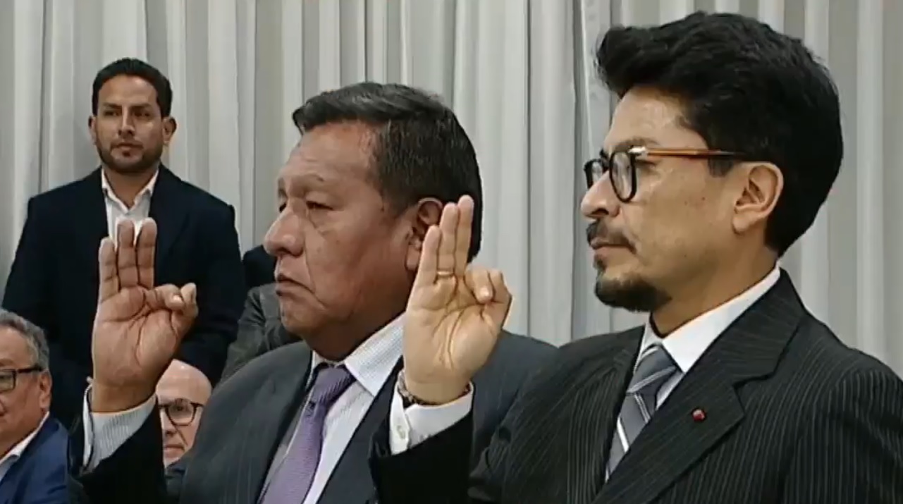 Toma de juramento de ambas autoridades.