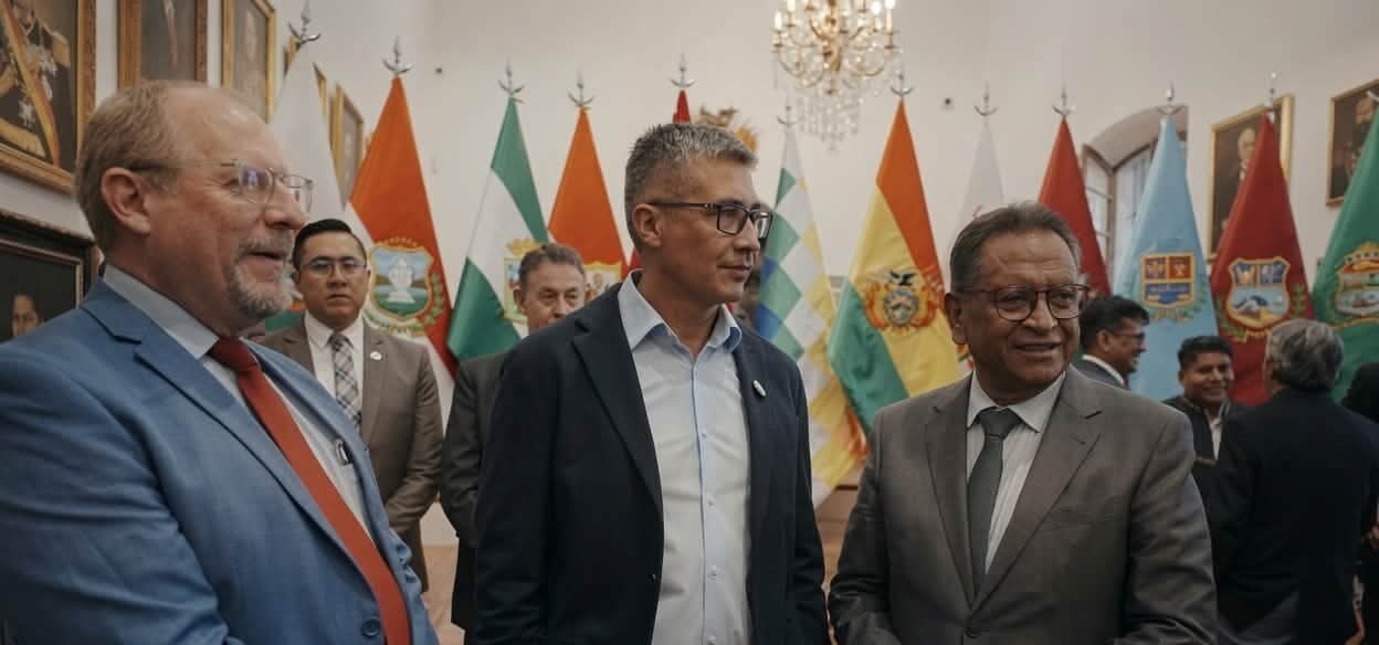 Ministros de Estado acompañaron al presidente Rodrigo Paz en la reunión con los gobernadores.