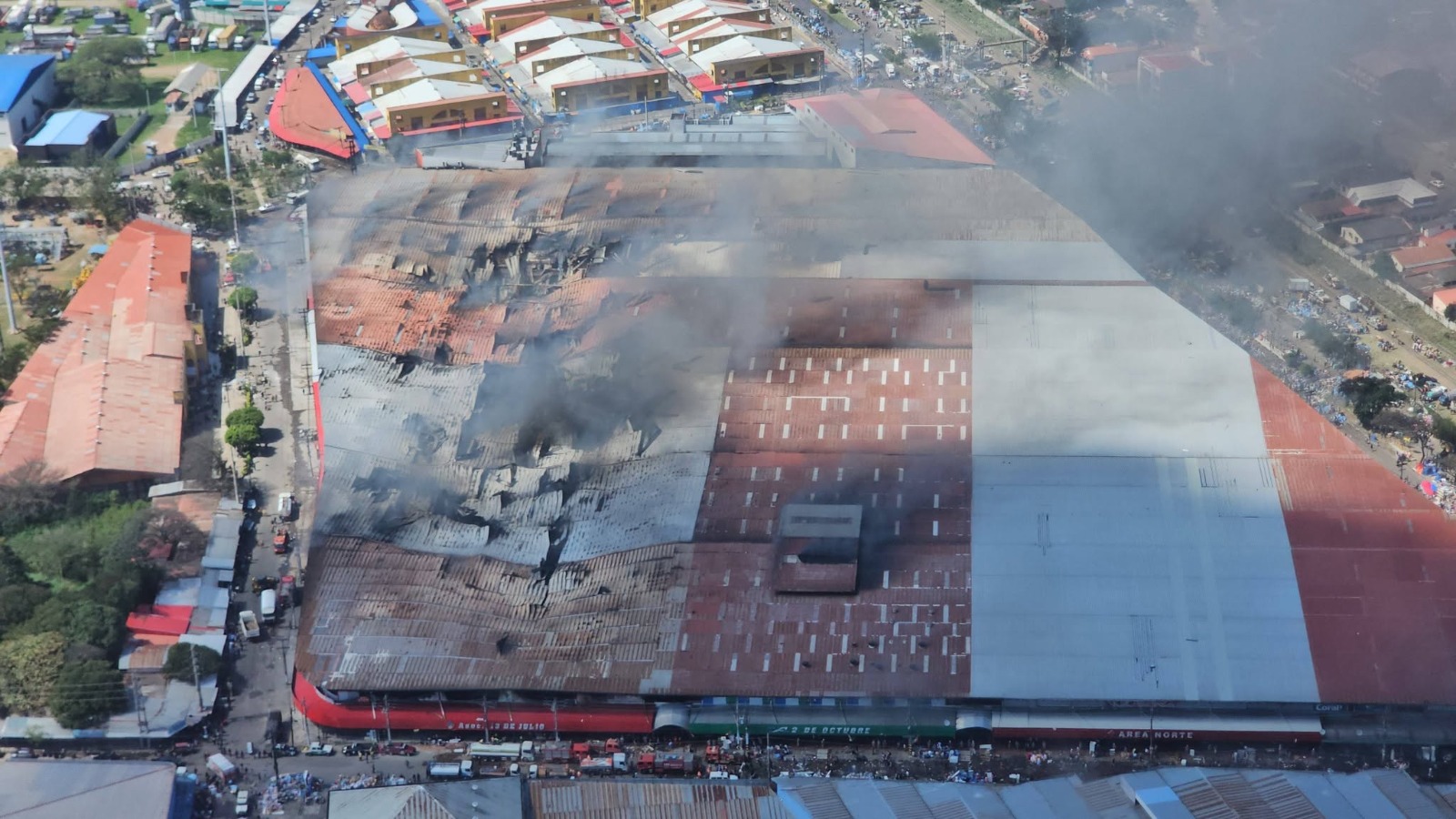 Imagen de la afectación al galpón de la feria de Barrio Lindo. Foto: Viceministerio de Defensa Civil.