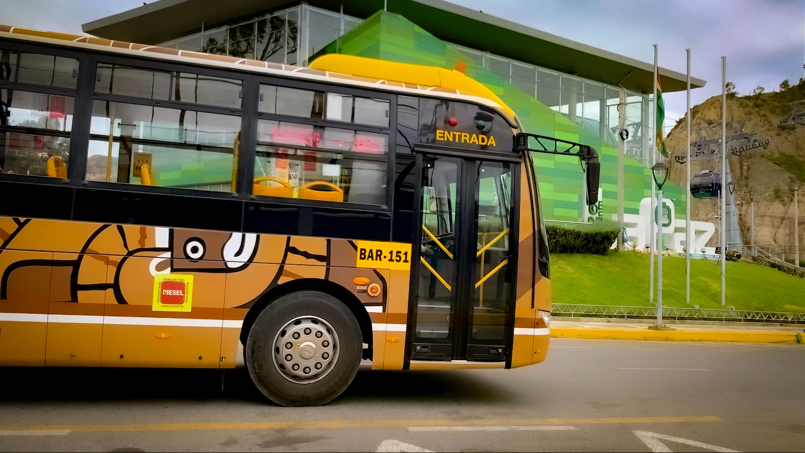 Mi Teleférico y La Paz Bus inauguraron este lunes la ampliación del Sistema Integrado de Transporte (SIT).