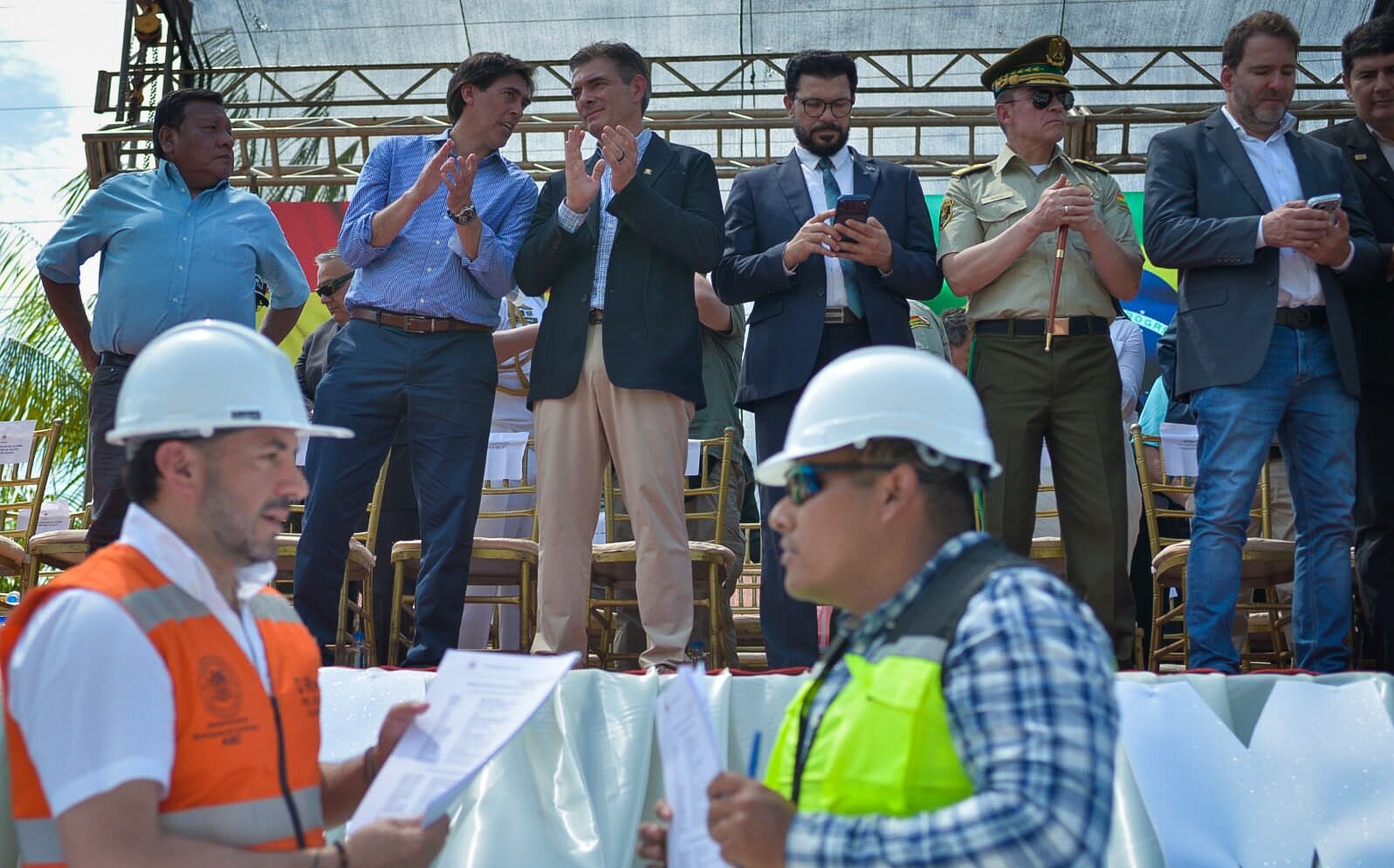 Autoridades de Bolivia y Brasil firmaron el contrato para la construcción de la vía Guayaramerín – Puente Binacional. Foto: MOPSV.