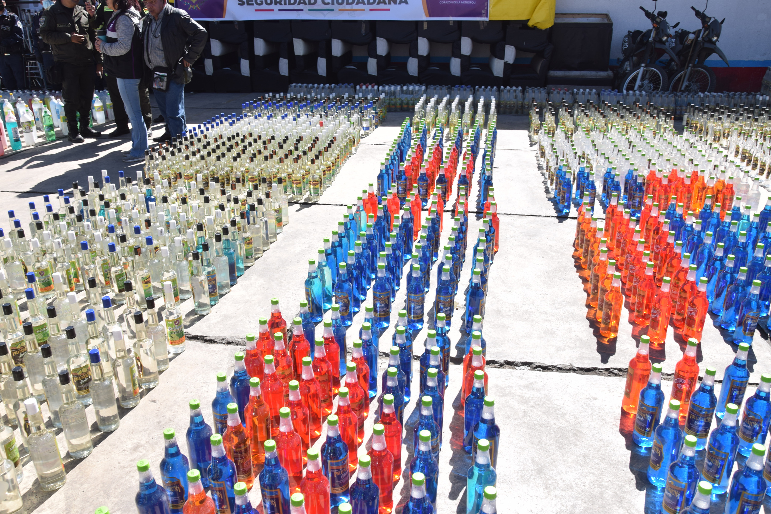 Se decomisó 15.254 litros de bebidas alcohólicas y clausuró 95 actividades económicas que funcionaban sin autorización.
